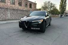 Alfa Romeo Stelvio, Бензин, 2017