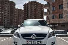 Volkswagen Tiguan, Бензин, 2010