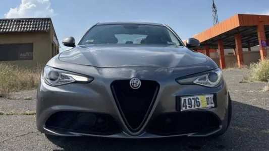 Alfa Romeo Giulia, Бензин, 2017