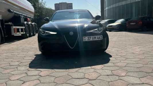 Alfa Romeo Giulia, Бензин, 2018