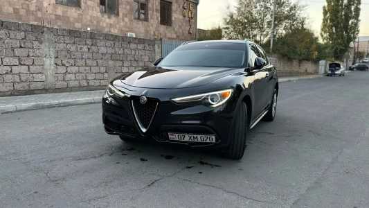 Alfa Romeo Stelvio, Бензин, 2017