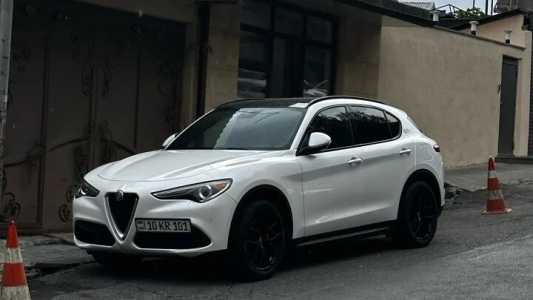 Alfa Romeo Stelvio, Бензин, 2018