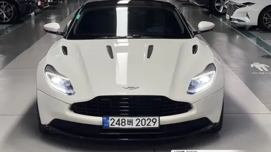 Aston Martin DB11, 2019