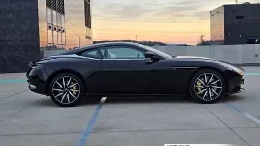 Aston Martin DB11, 2023