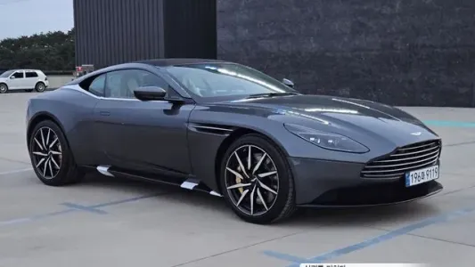 Aston Martin DB11, 2023