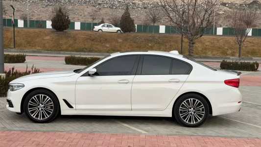 BMW 5 Series, Бензин, 2018