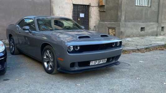 Dodge Challenger, Бензин, 2017