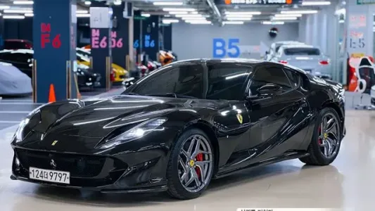 Ferrari 812 Superfast, 2020