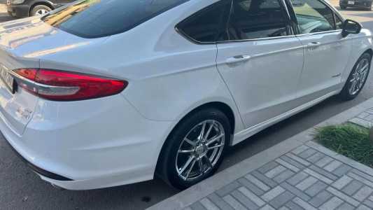 Ford Fusion (North America), Гибрид, 2016