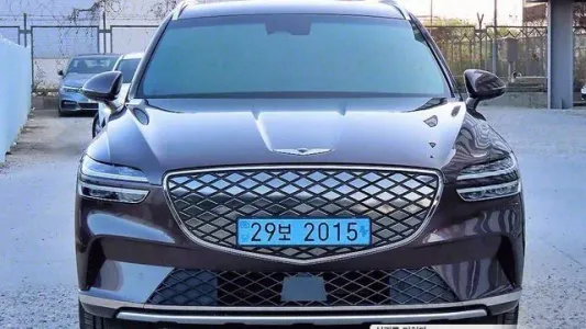 Genesis Electrifide GV70, 2023