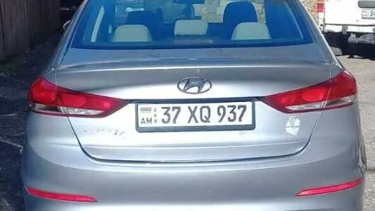 Hyundai Elantra, Бензин, 2017