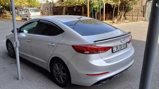 Hyundai Elantra, Бензин, 2017