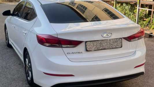 Hyundai Elantra, Бензин, 2017