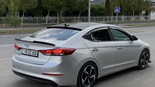 Hyundai Elantra, Бензин, 2017