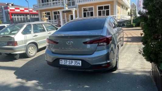 Hyundai Elantra, Бензин, 2018