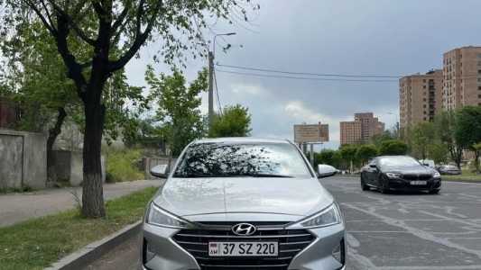 Hyundai Elantra, Бензин, 2018