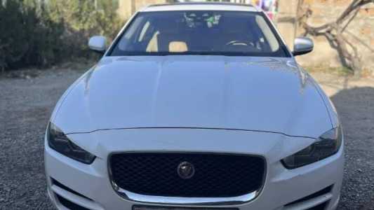 Jaguar XE, Бензин, 2017