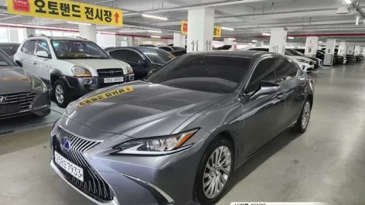 Lexus ES300h 7th generation, 2020