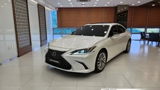 Lexus ES300h 7th generation, 2023