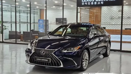 Lexus ES300h 7th generation, 2023