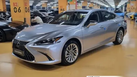 Lexus ES300h 7th generation, 2023