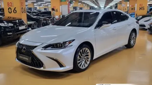 Lexus ES300h 7th generation, 2023