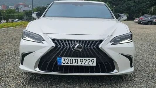 Lexus ES300h 7th generation, 2023