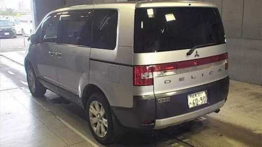 Mitsubishi Delica, Бензин, 2007