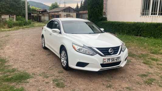 Nissan Altima, Бензин, 2017