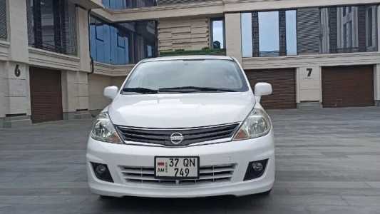 Nissan Versa, Бензин, 2009