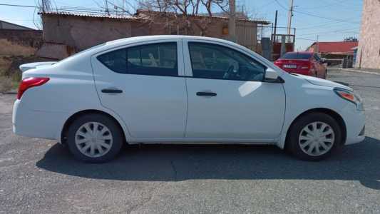 Nissan Versa, Бензин, 2017