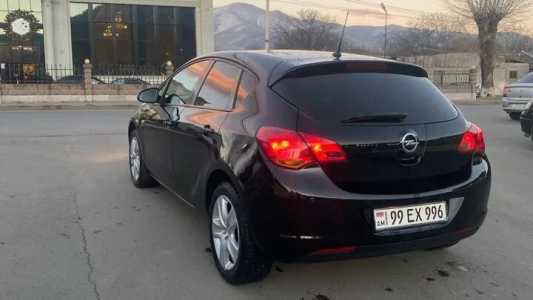 Opel Astra, Бензин, 2012