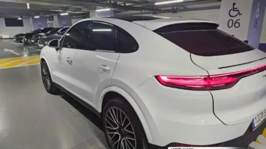 Porsche Cayenne (PO536), 2021