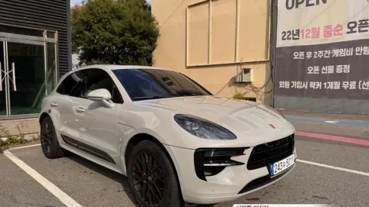 Porsche Macan, 2021