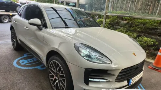 Porsche Macan, 2021