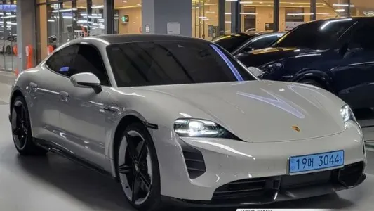 Porsche Taycan, 2021