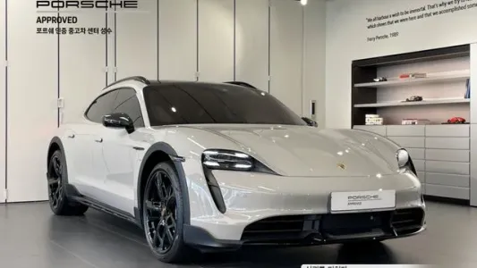 Porsche Taycan, 2022