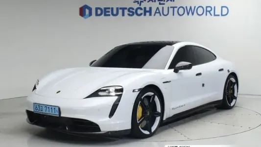 Porsche Taycan, 2022