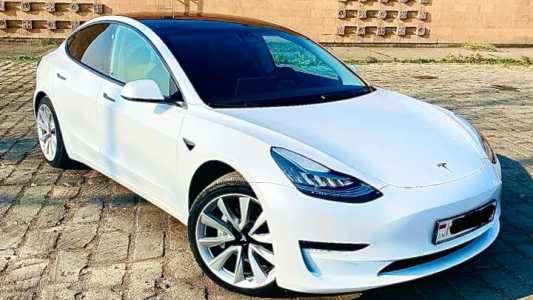 Tesla Model 3, Электро, 2018