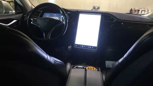 Tesla Model S, Электро, 2015