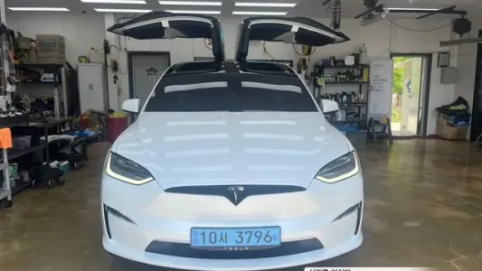 Tesla Model X, 2023