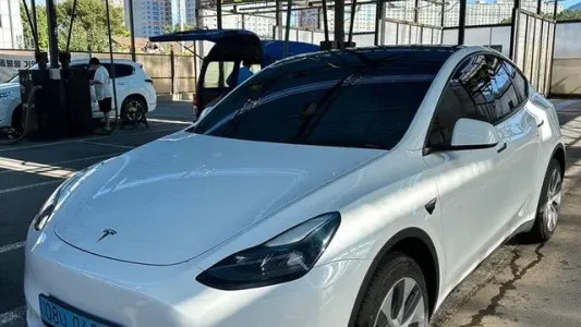 Tesla Model Y, 2023