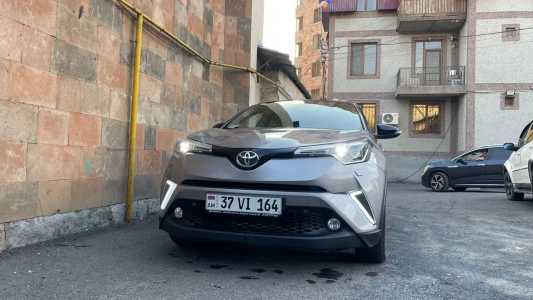 Toyota C-HR, Бензин, 2017