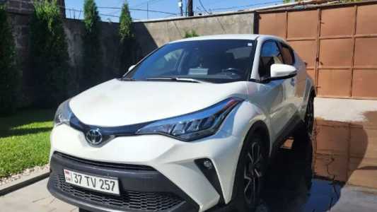 Toyota C-HR, Бензин, 2018