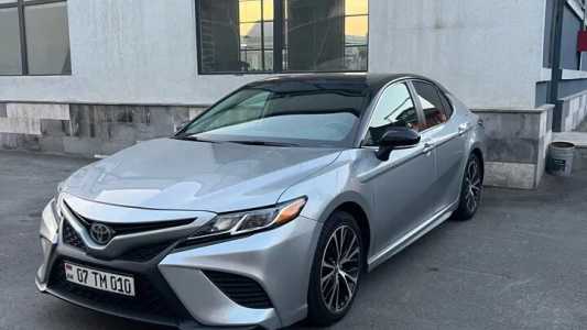 Toyota Camry, Бензин, 2018