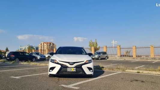 Toyota Camry, Бензин, 2018