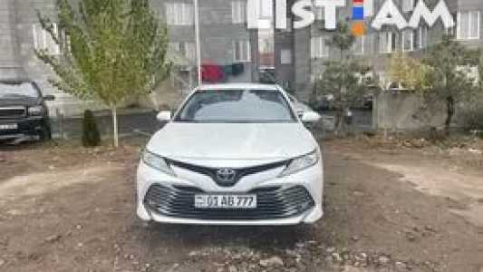 Toyota Camry, Бензин, 2018