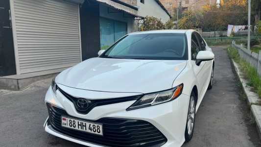 Toyota Camry, Бензин, 2018