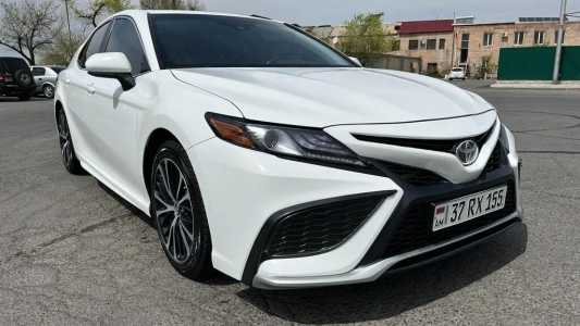 Toyota Camry, Бензин, 2018