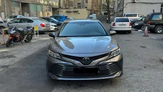 Toyota Camry, Бензин, 2018